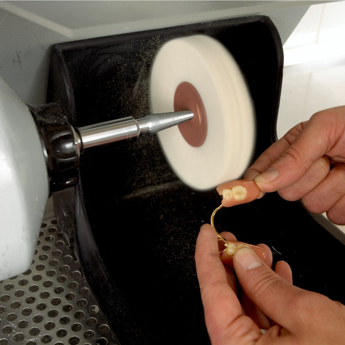 Pleated buff nettle cloth, Renfert