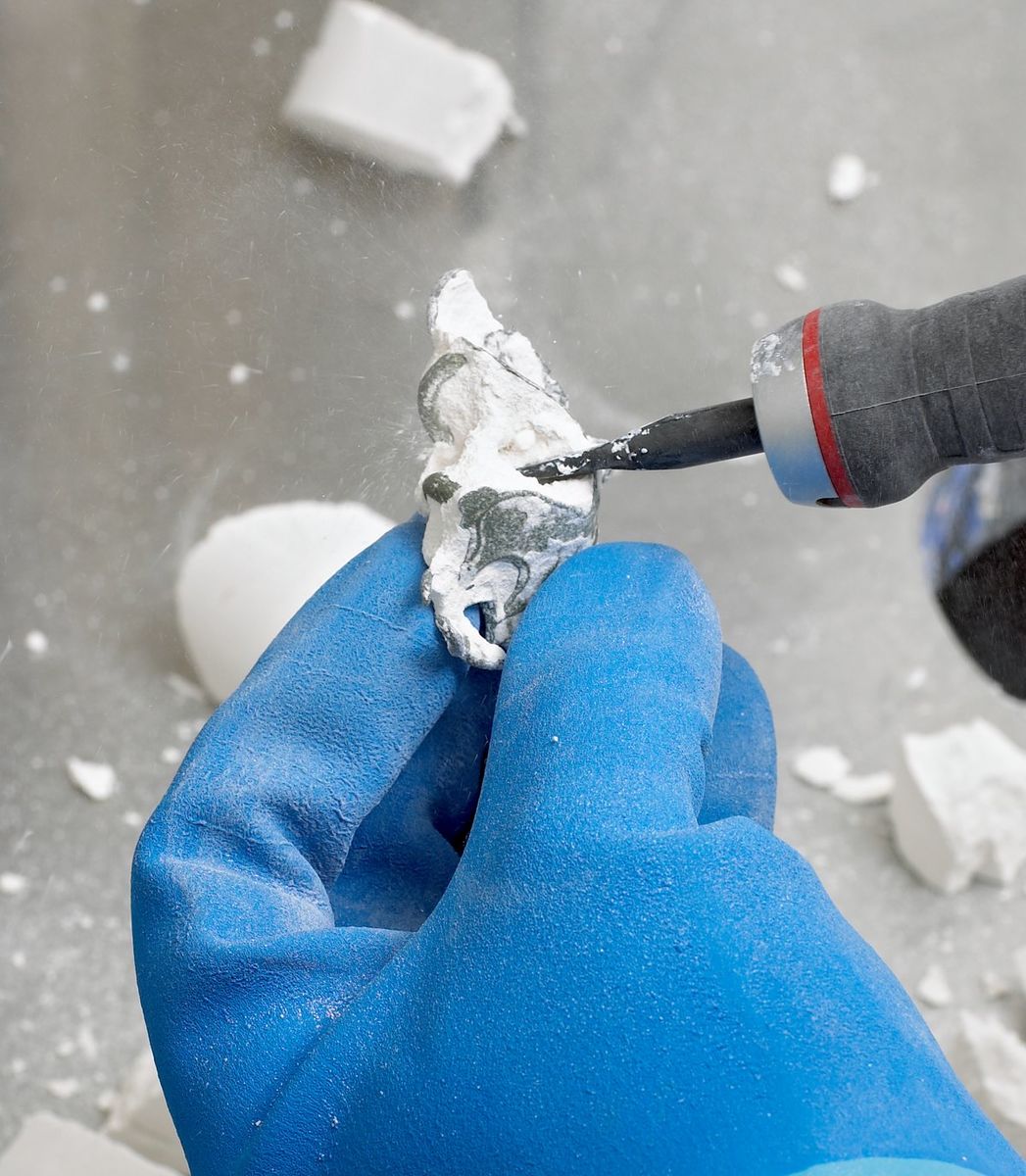 Power pillo Deflasking chisel